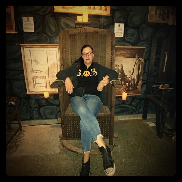 Meet your Posher! - Picture 1 of 5